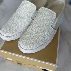 NIB Michael Kors Keaton Logo Slip-on White Sneakers
Size 7